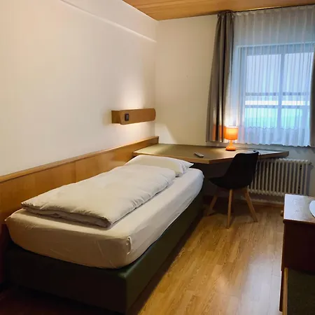 Waldhorn Szálloda 2*