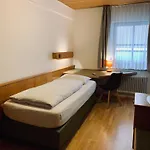 Waldhorn Hotel 2*